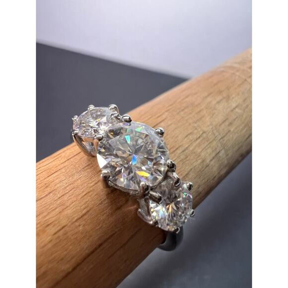 NEW Moissanite trilogy ring in platinum over sterling silver size 9 - Picture 1 of 9